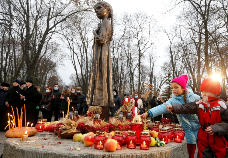 La memoria dell’Holodomor e la lotta per la libertà dei giovani ucraini